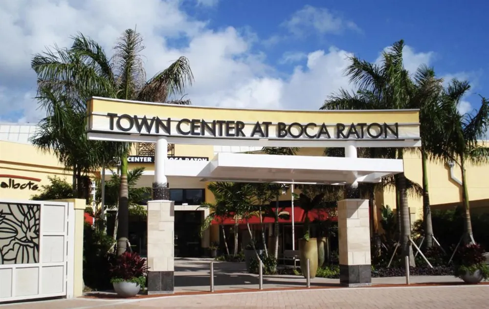 18577 Woodstream Drive Boca Raton, FL 33498