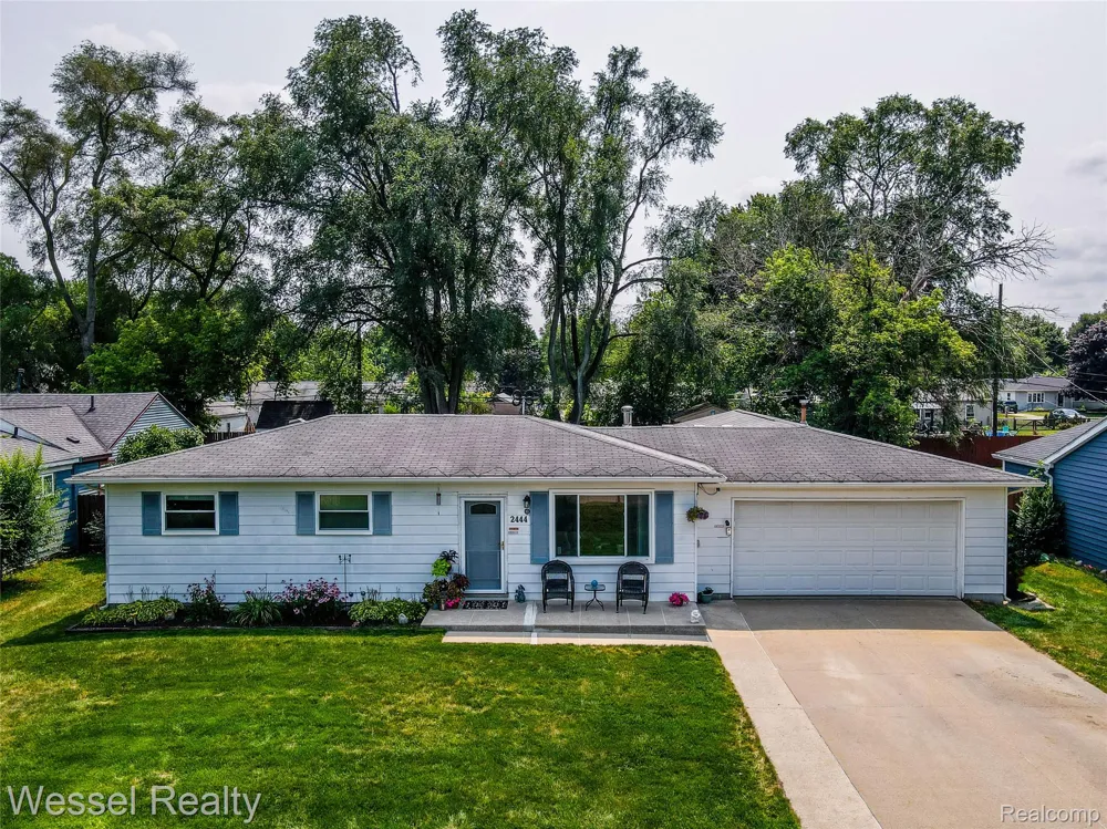 2444 Howe Street Shelby Charter Township, MI 48317