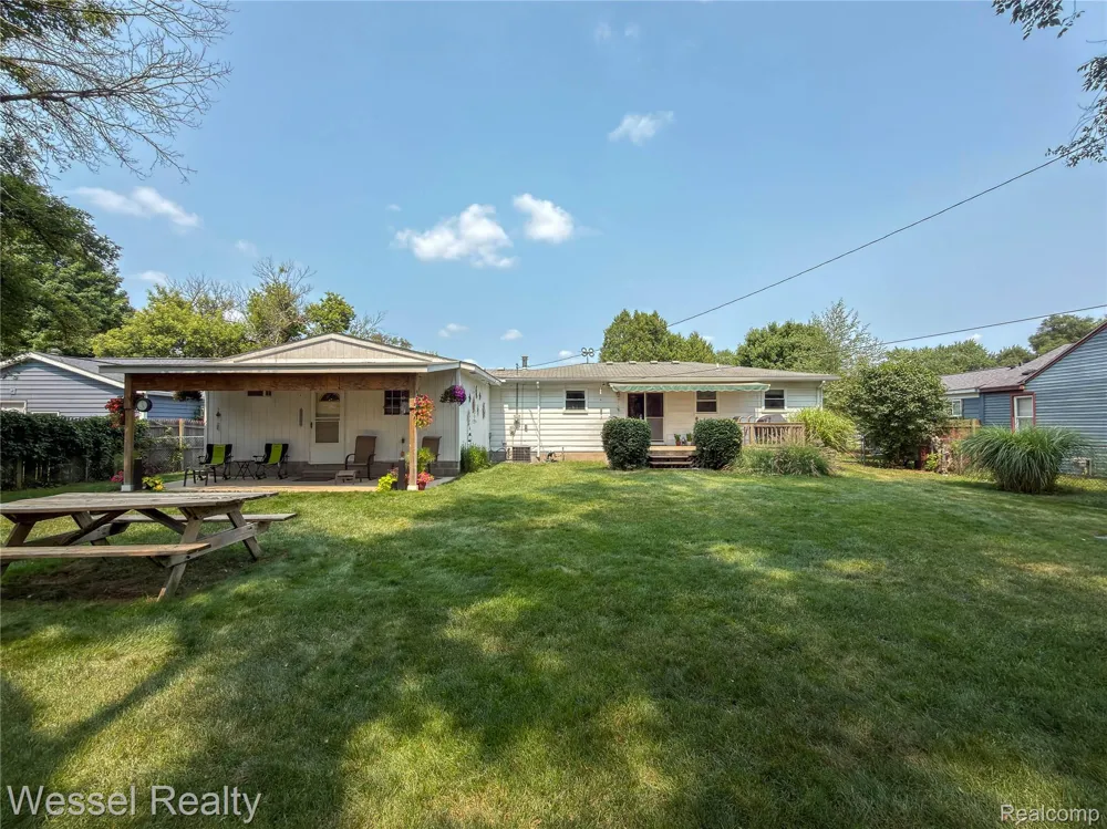 2444 Howe Street Shelby Charter Township, MI 48317