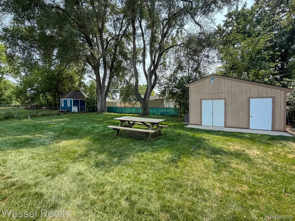 2444 Howe Street Shelby Charter Township, MI 48317