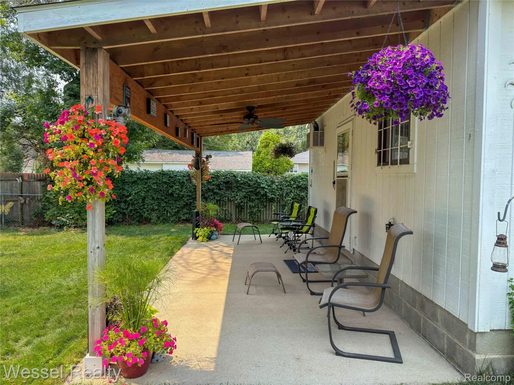 2444 Howe Street Shelby Charter Township, MI 48317