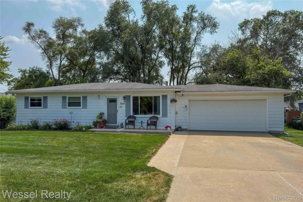 2444 Howe Street Shelby Charter Township, MI 48317