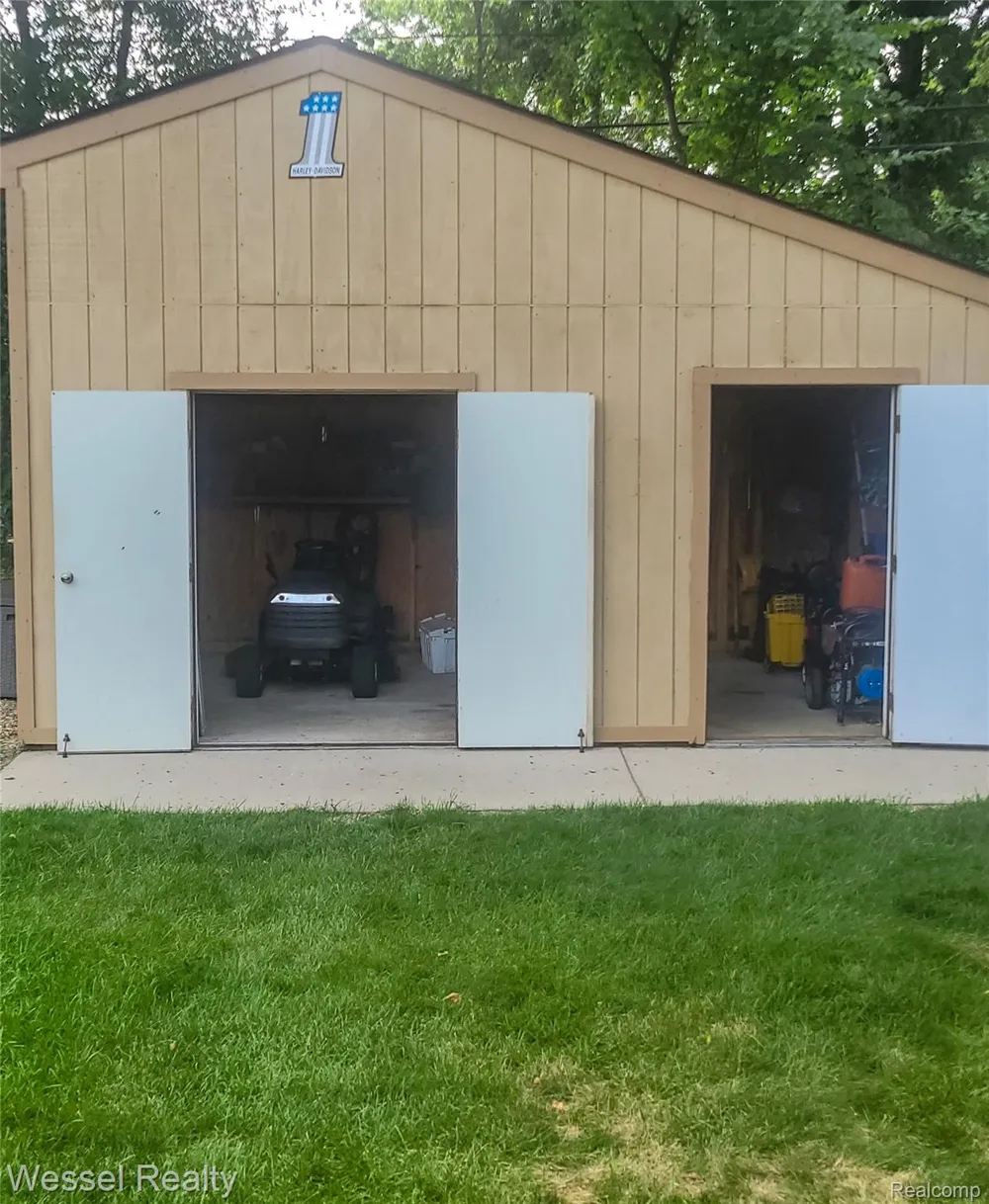 2444 Howe Street Shelby Charter Township, MI 48317