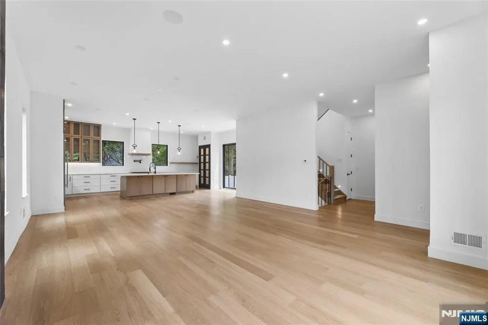 1 Bancroft Place Cresskill, NJ 07626