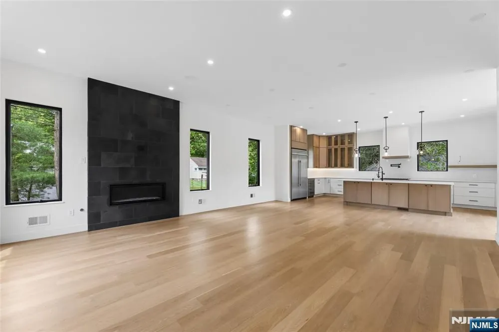 1 Bancroft Place Cresskill, NJ 07626