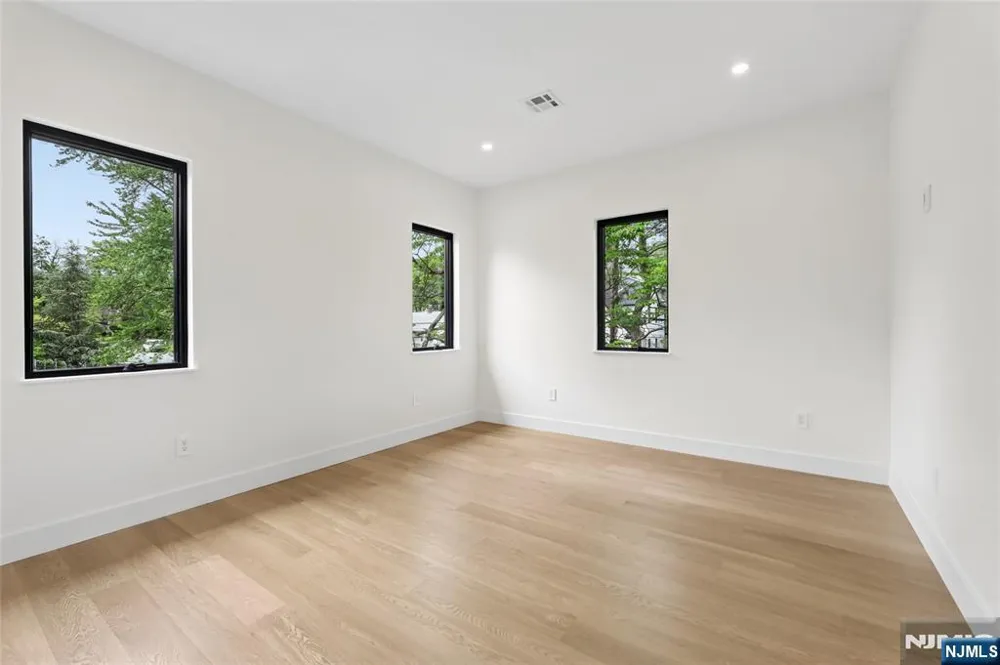 1 Bancroft Place Cresskill, NJ 07626