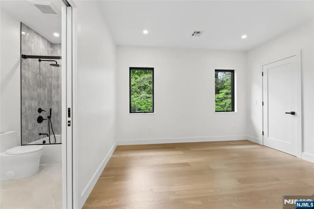 1 Bancroft Place Cresskill, NJ 07626