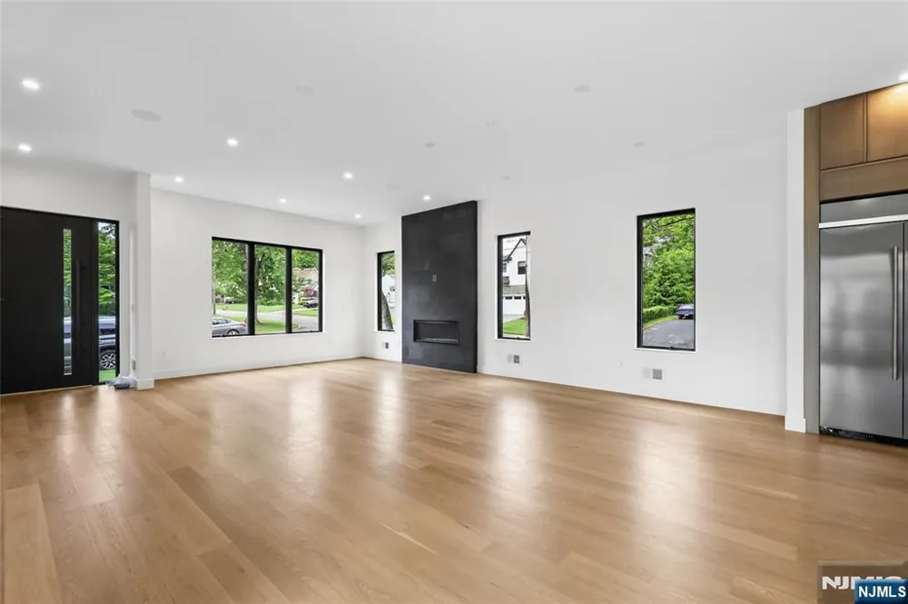 1 Bancroft Place Cresskill, NJ 07626