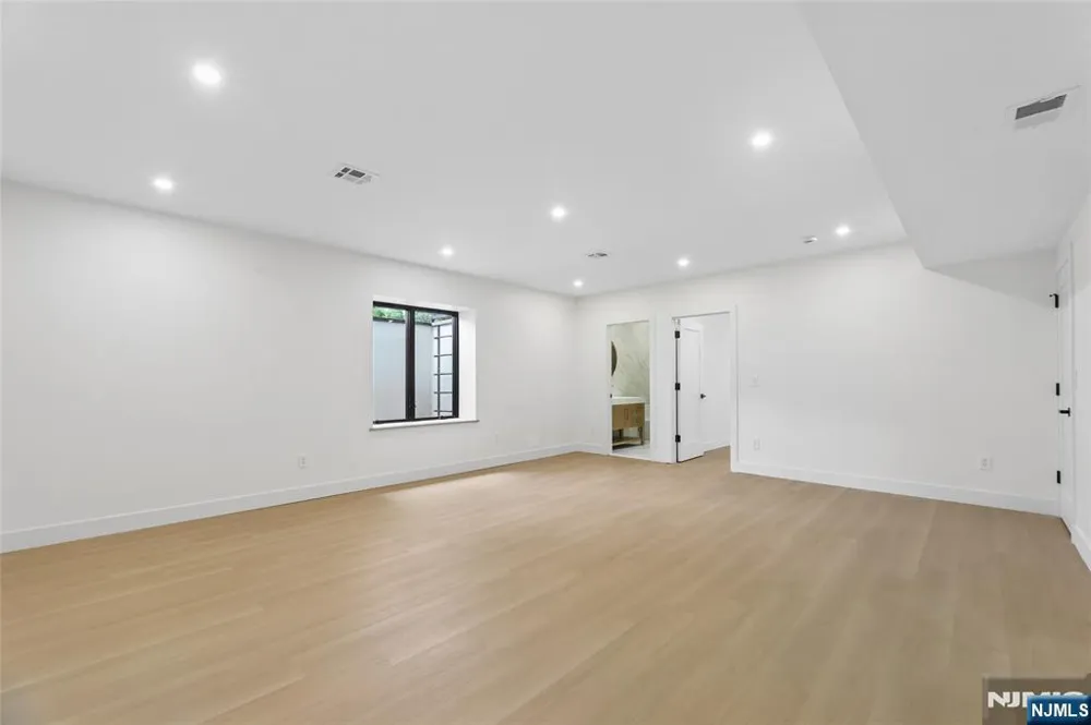 1 Bancroft Place Cresskill, NJ 07626
