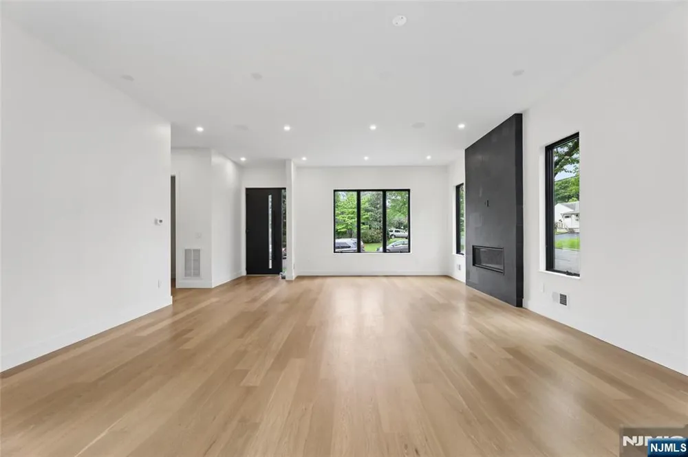 1 Bancroft Place Cresskill, NJ 07626
