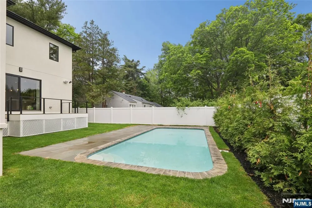 1 Bancroft Place Cresskill, NJ 07626