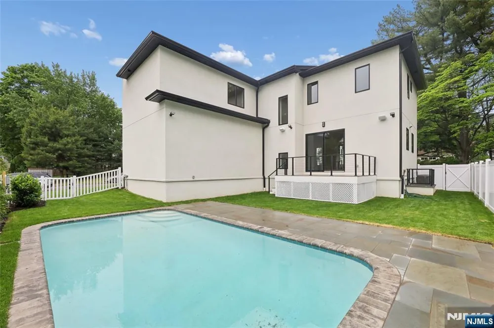 1 Bancroft Place Cresskill, NJ 07626