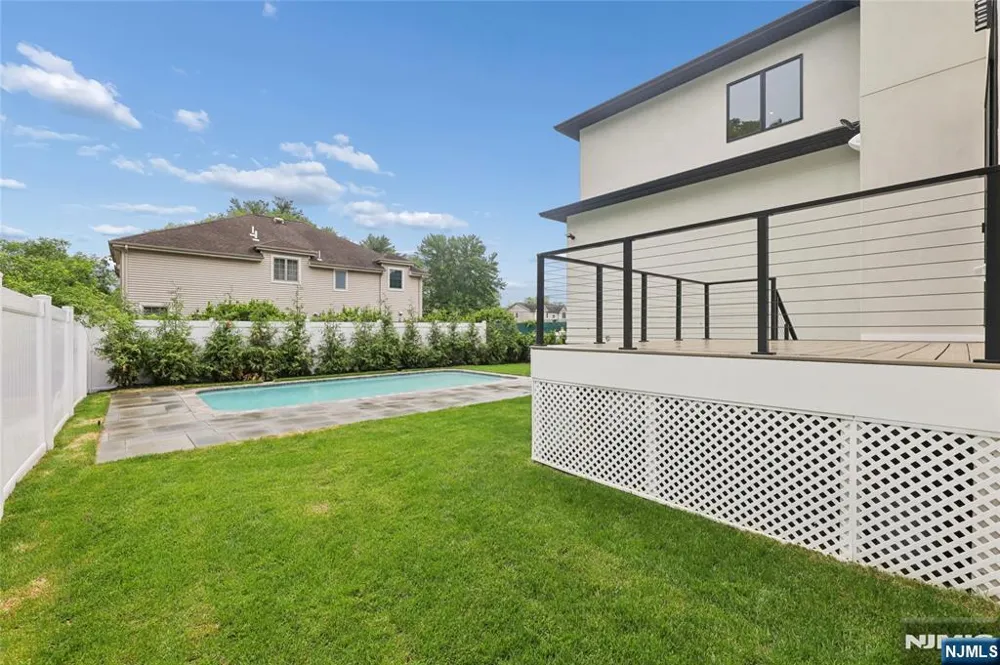 1 Bancroft Place Cresskill, NJ 07626