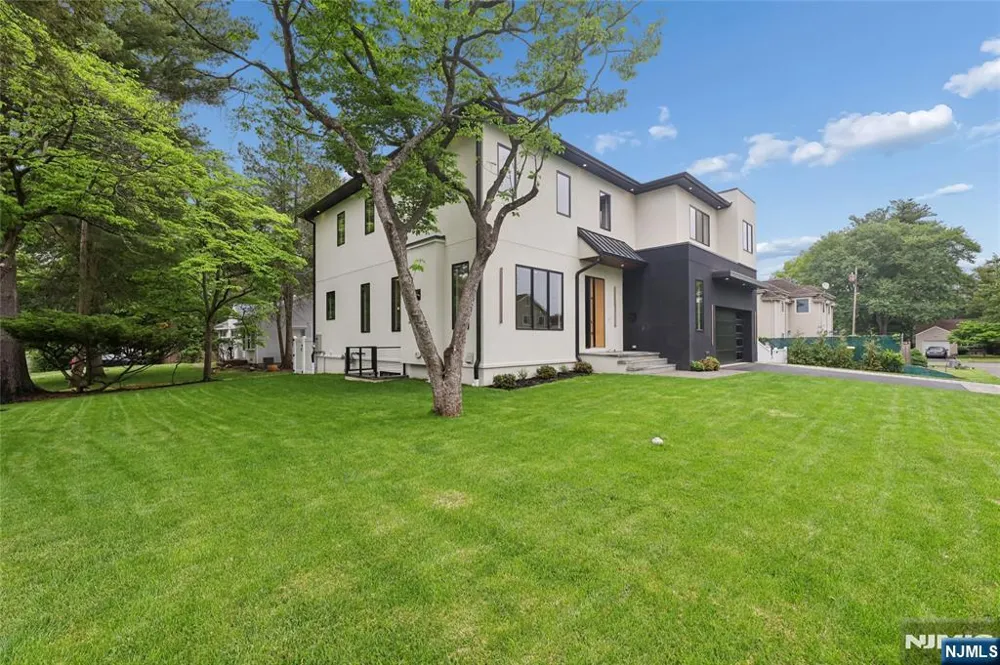 1 Bancroft Place Cresskill, NJ 07626