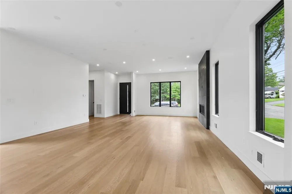 1 Bancroft Place Cresskill, NJ 07626