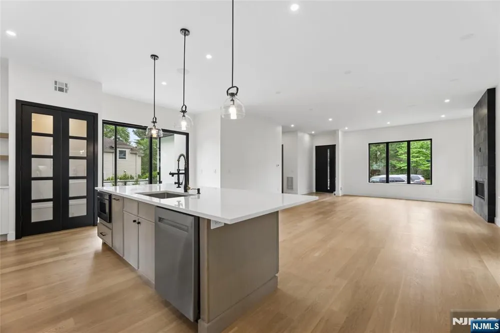 1 Bancroft Place Cresskill, NJ 07626
