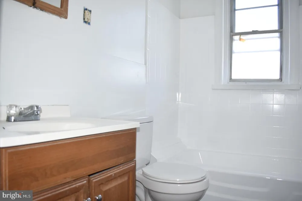 10 S 62ND STREET Philadelphia, PA 19139