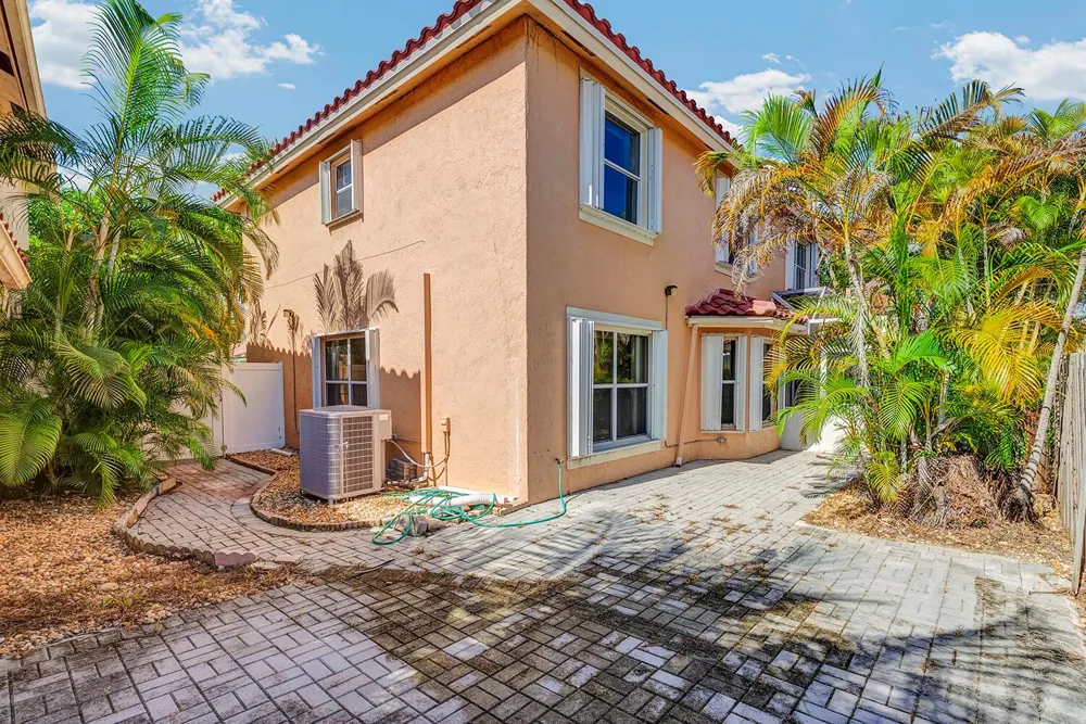 10820 BUTTONWOOD LAKE DRIVE Boca Raton, FL 33498