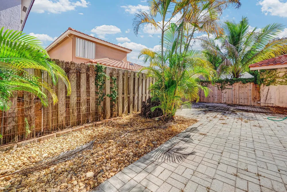 10820 BUTTONWOOD LAKE DRIVE Boca Raton, FL 33498