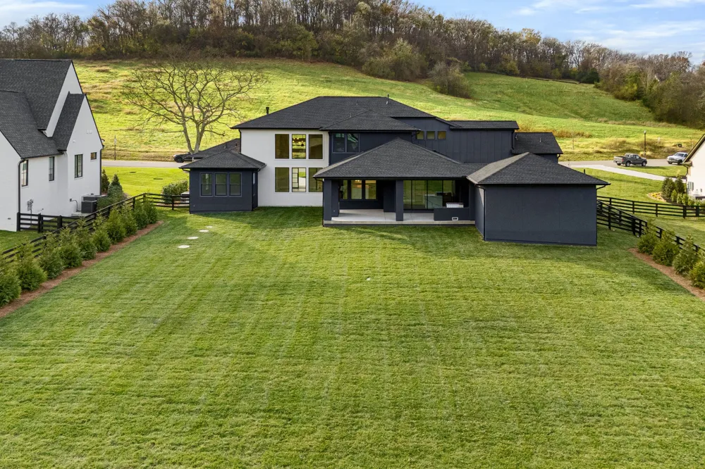 1764 Dean Rd Thompsons Station, TN 37179