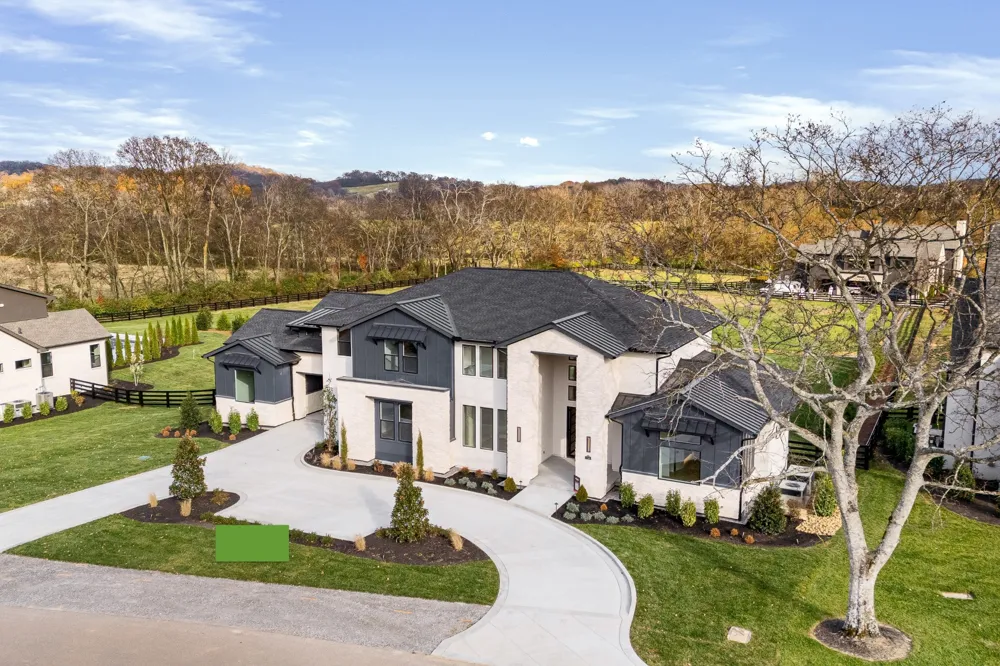 1764 Dean Rd Thompsons Station, TN 37179