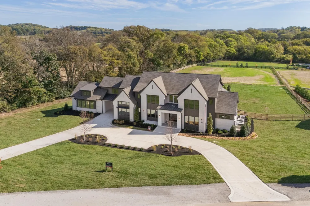 1760 Dean Rd Thompsons Station, TN 37179