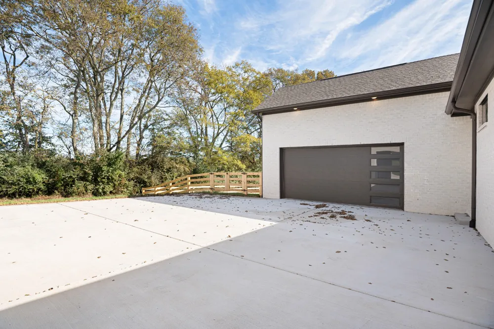 1760 Dean Rd Thompsons Station, TN 37179