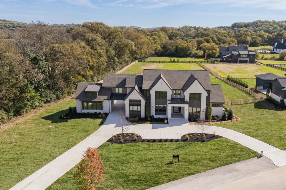 1760 Dean Rd Thompsons Station, TN 37179