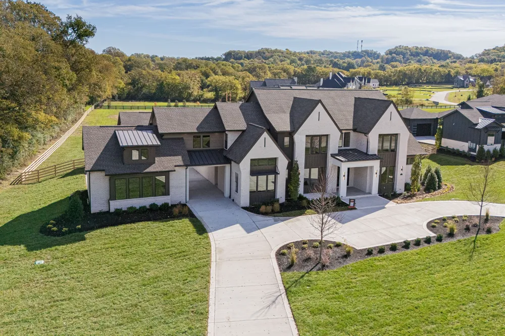 1760 Dean Rd Thompsons Station, TN 37179