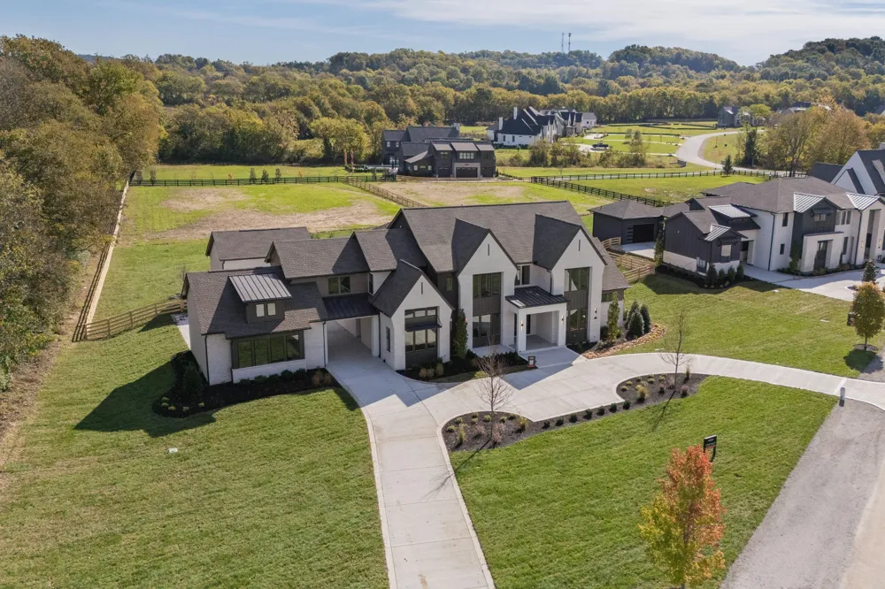 1760 Dean Rd Thompsons Station, TN 37179
