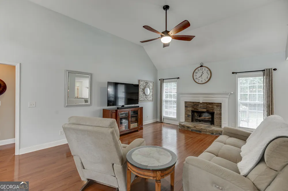 646 Forest Pine DR Ball Ground, GA 30107
