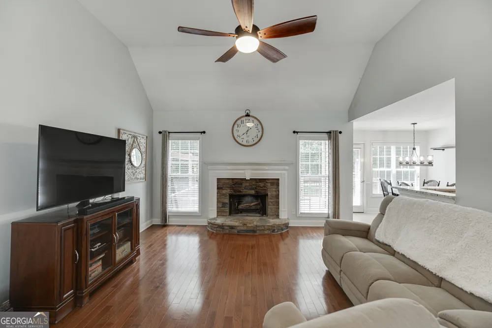 646 Forest Pine DR Ball Ground, GA 30107