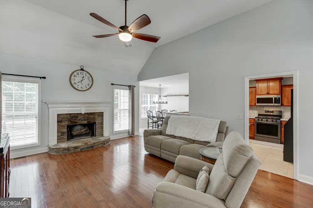 646 Forest Pine DR Ball Ground, GA 30107