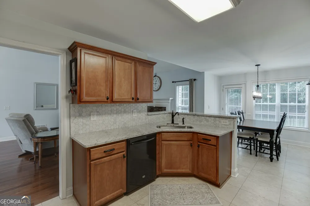 646 Forest Pine DR Ball Ground, GA 30107