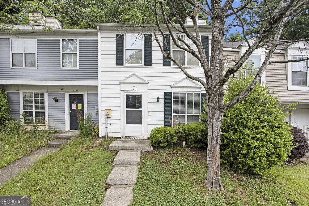 5731 Wells CIR Stone Mountain, GA 30087