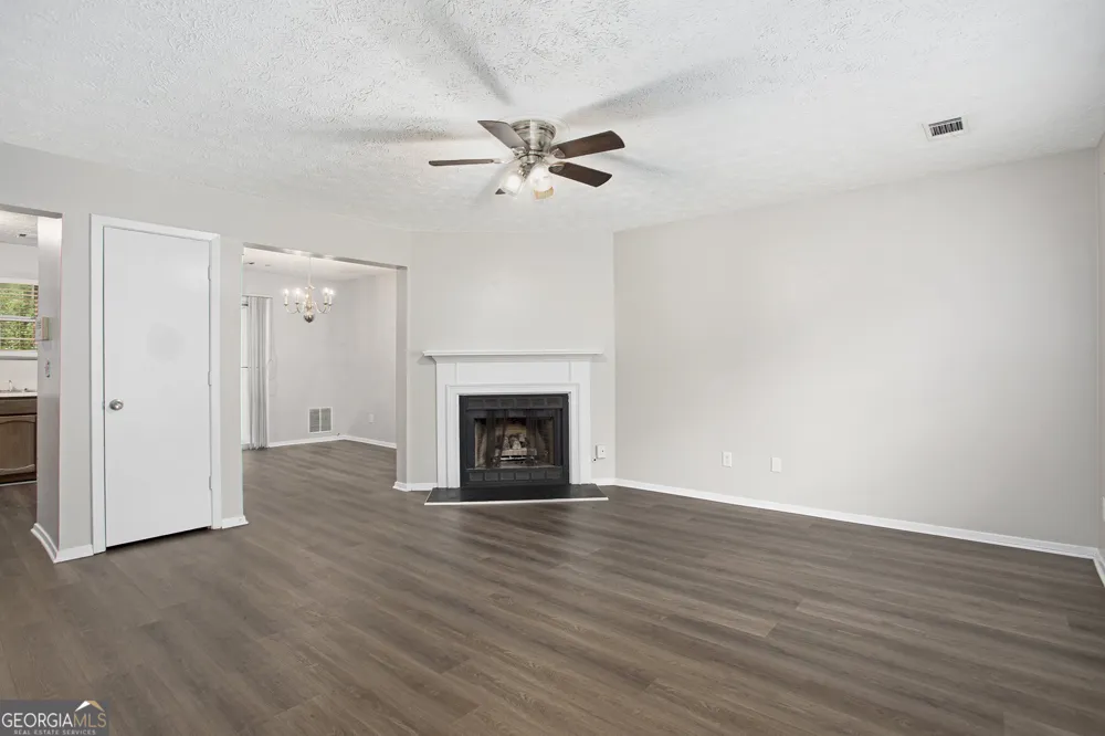5731 Wells CIR Stone Mountain, GA 30087