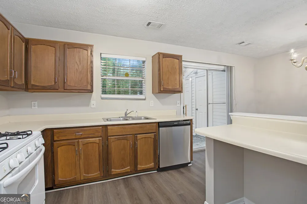 5731 Wells CIR Stone Mountain, GA 30087
