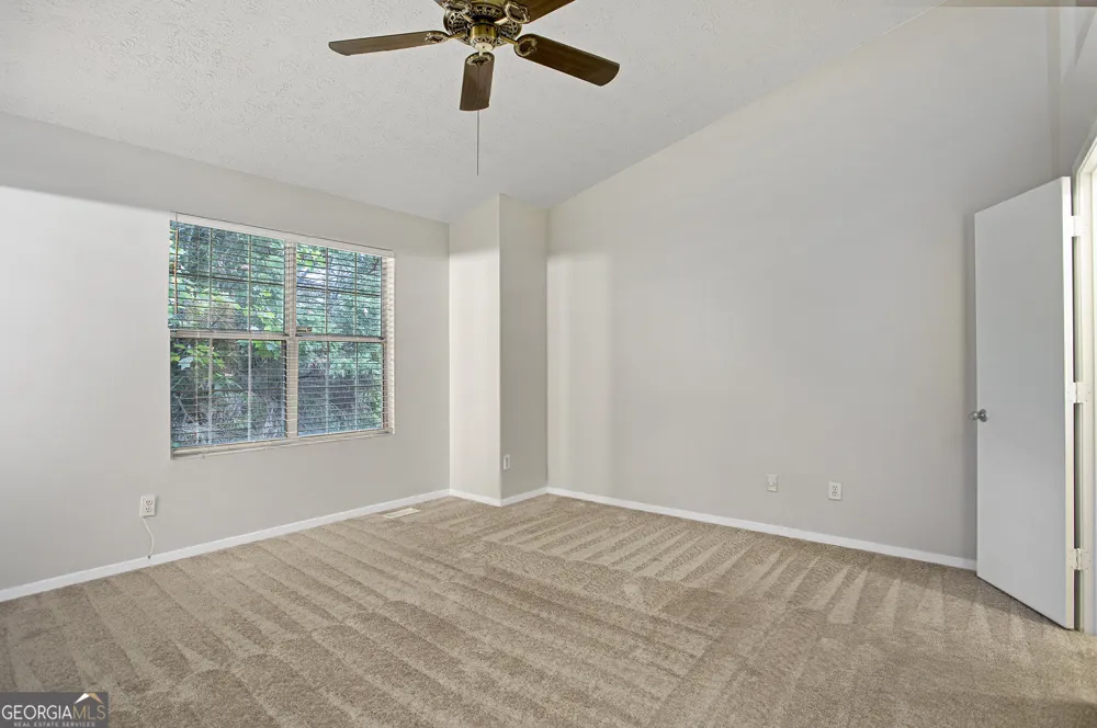 5731 Wells CIR Stone Mountain, GA 30087