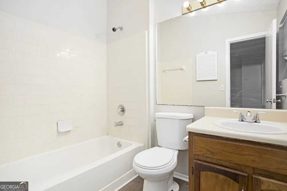 5731 Wells CIR Stone Mountain, GA 30087