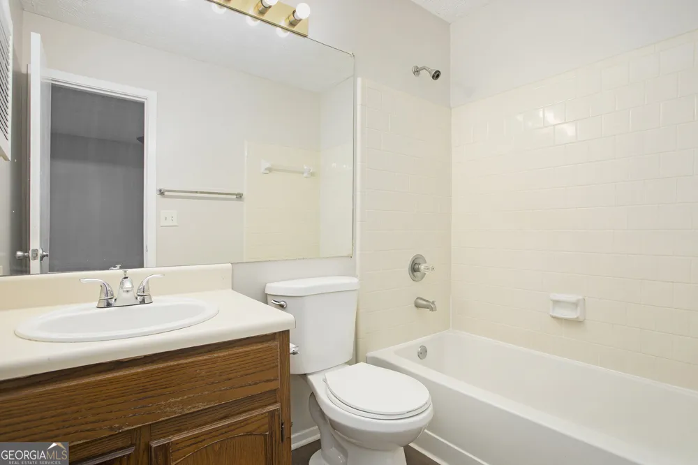 5731 Wells CIR Stone Mountain, GA 30087