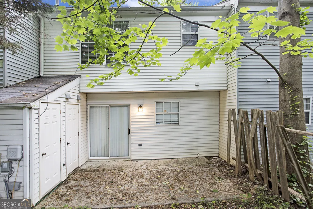 5731 Wells CIR Stone Mountain, GA 30087