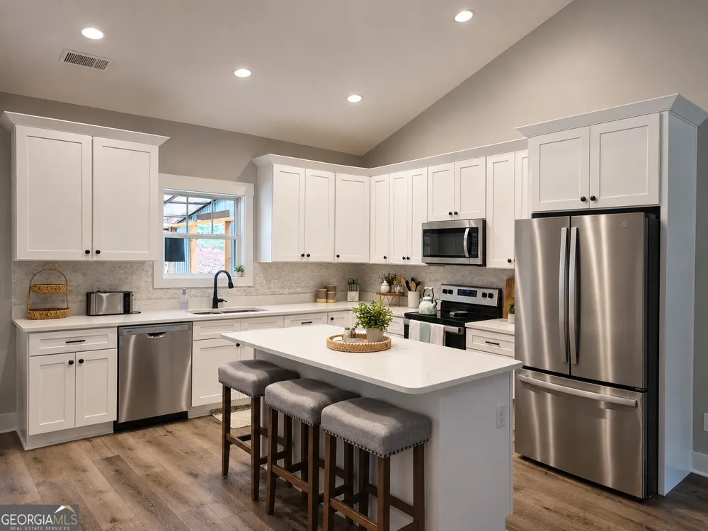 521 Borders Commerce, GA 30530