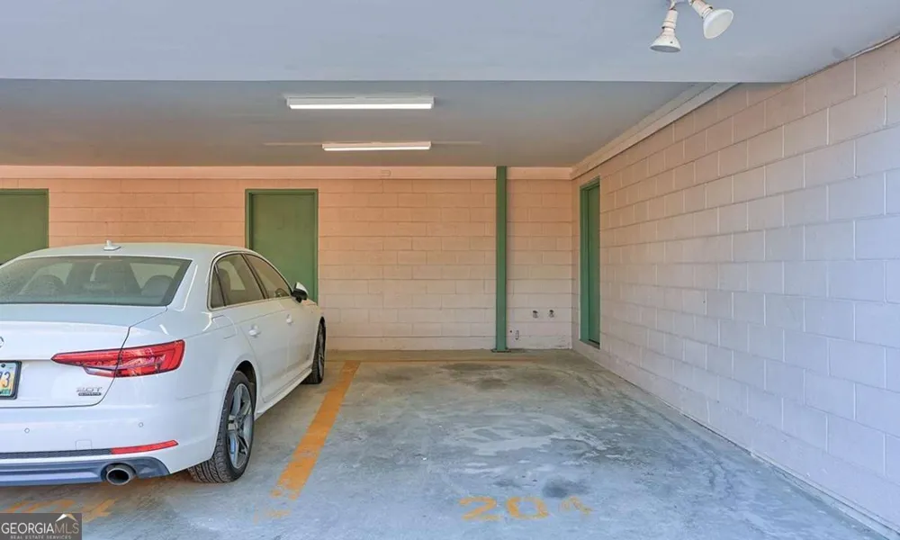302 Lorch ST Savannah, GA 31401