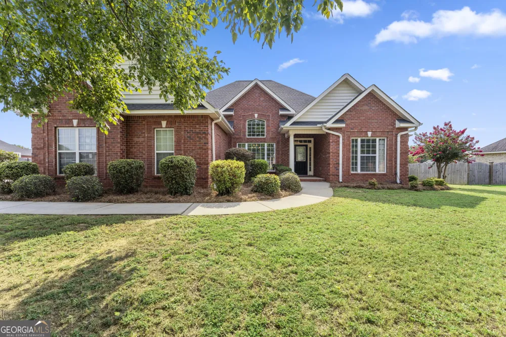 102 Rosemary CT Warner Robins, GA 31088