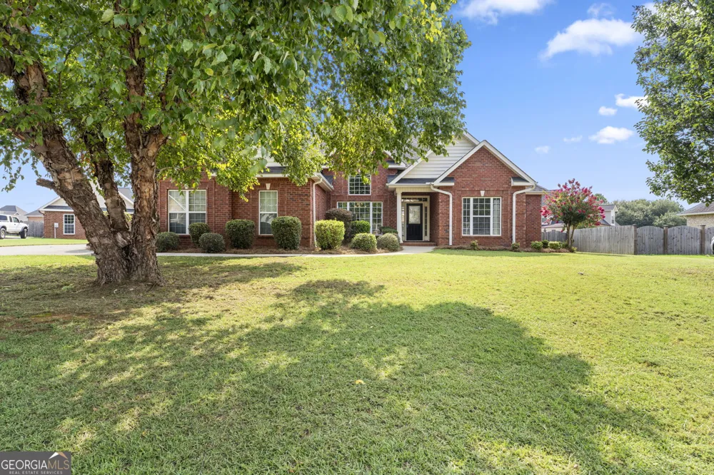 102 Rosemary CT Warner Robins, GA 31088