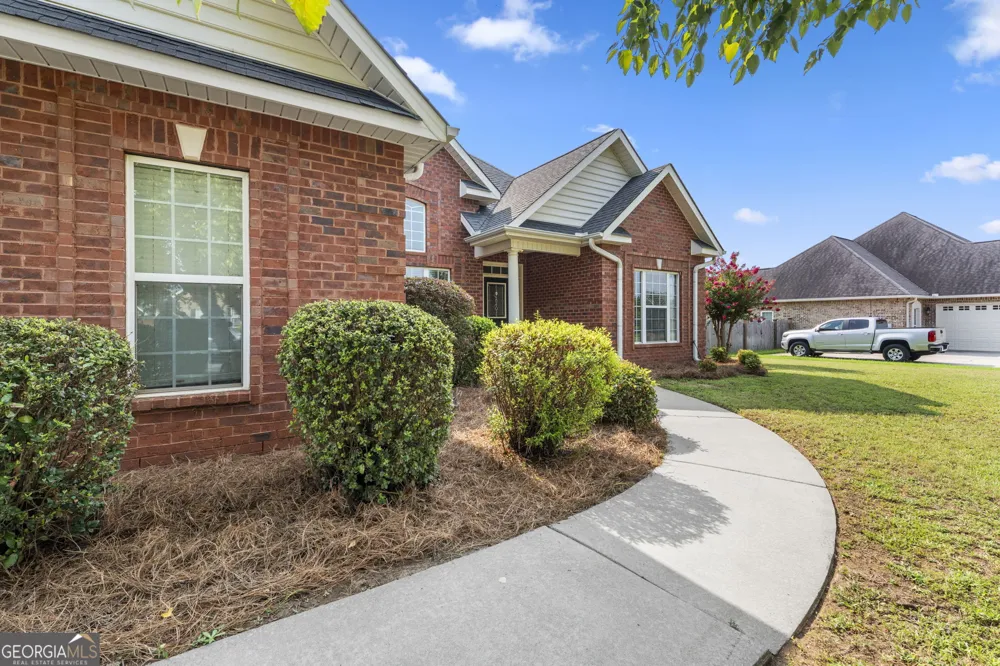 102 Rosemary CT Warner Robins, GA 31088