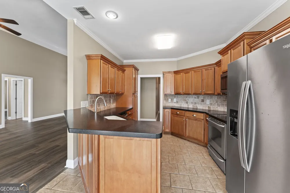 102 Rosemary CT Warner Robins, GA 31088