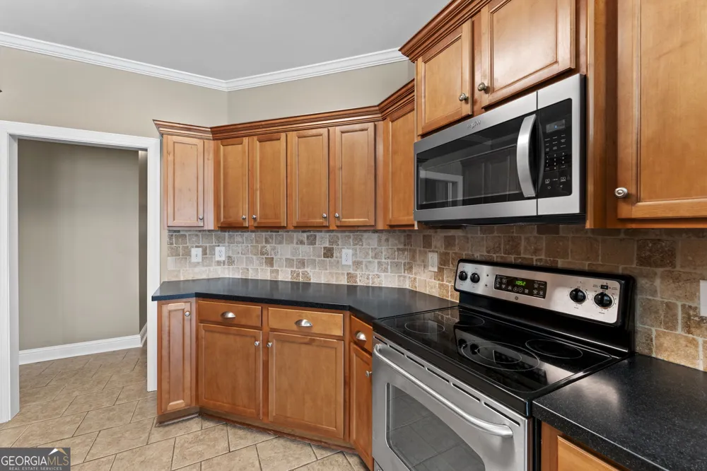 102 Rosemary CT Warner Robins, GA 31088