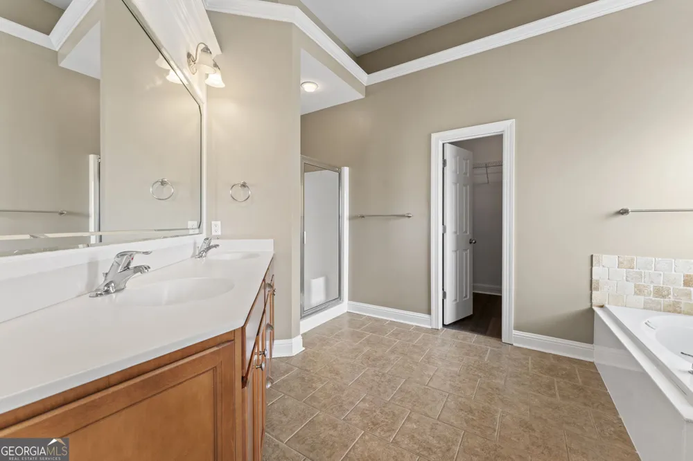 102 Rosemary CT Warner Robins, GA 31088