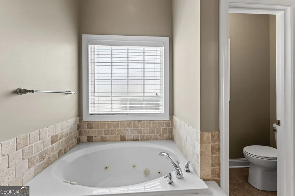 102 Rosemary CT Warner Robins, GA 31088